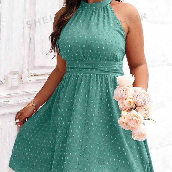 SHEIN Privé Plus Size Women'S Waist Cinched Halter Neck Sleeveless Dress - Picture 3 of 3